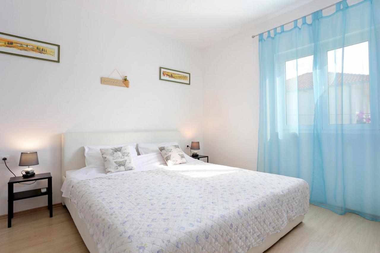 Seaside holiday house Poljica, Trogir - 5161 Marina Exterior foto
