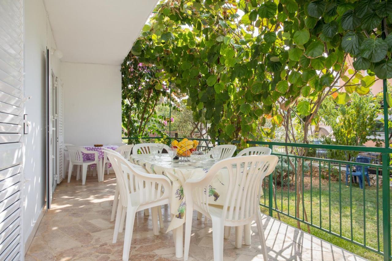 Seaside holiday house Poljica, Trogir - 5161 Marina Exterior foto