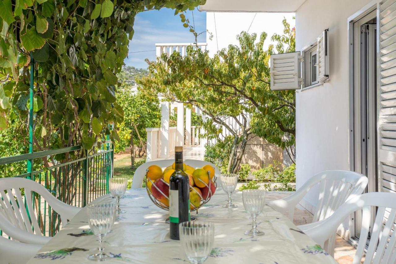 Seaside holiday house Poljica, Trogir - 5161 Marina Exterior foto
